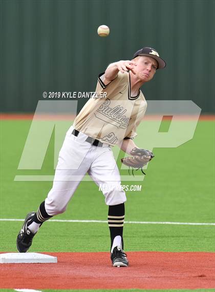 Thumbnail 2 in Gunter vs Palmer (UIL 3A Region 2 Area Playoff) photogallery.