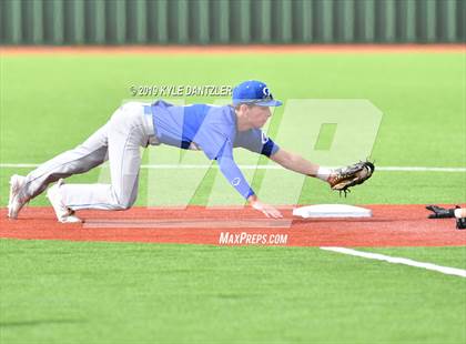 Thumbnail 3 in Gunter vs Palmer (UIL 3A Region 2 Area Playoff) photogallery.