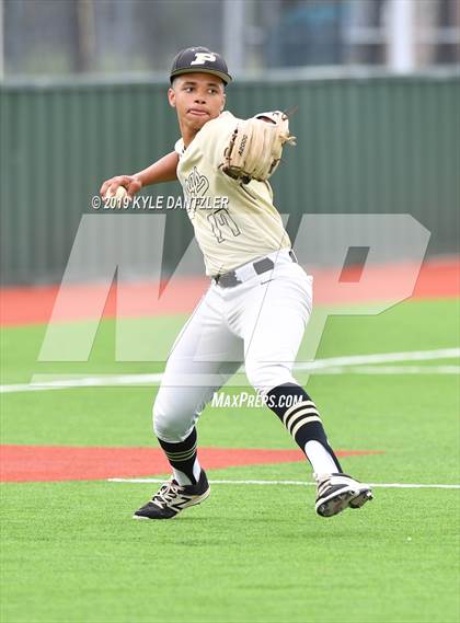 Thumbnail 2 in Gunter vs Palmer (UIL 3A Region 2 Area Playoff) photogallery.