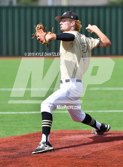 Thumbnail 3 in Gunter vs Palmer (UIL 3A Region 2 Area Playoff) photogallery.