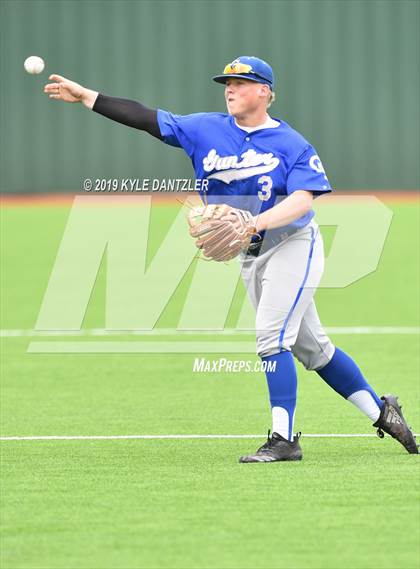 Thumbnail 3 in Gunter vs Palmer (UIL 3A Region 2 Area Playoff) photogallery.