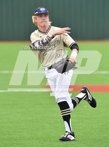 Thumbnail 1 in Gunter vs Palmer (UIL 3A Region 2 Area Playoff) photogallery.