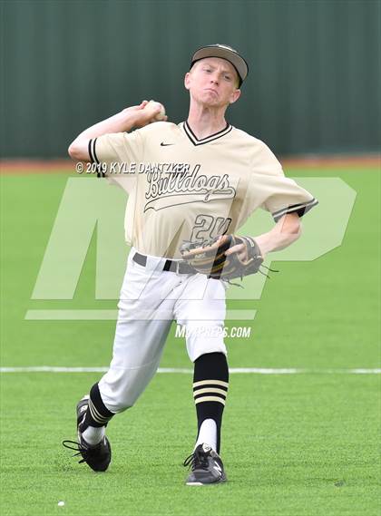 Thumbnail 2 in Gunter vs Palmer (UIL 3A Region 2 Area Playoff) photogallery.