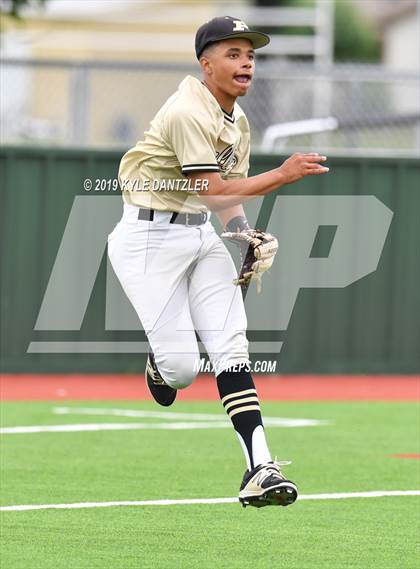 Thumbnail 2 in Gunter vs Palmer (UIL 3A Region 2 Area Playoff) photogallery.