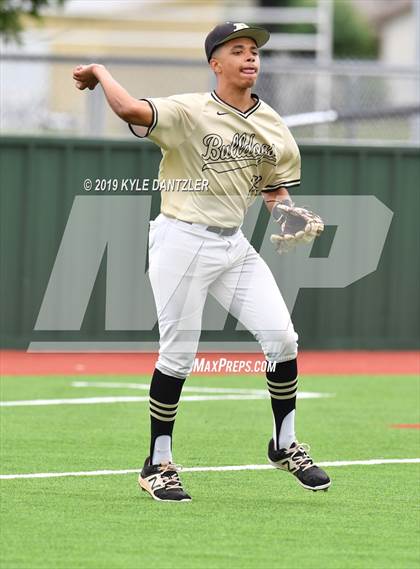 Thumbnail 3 in Gunter vs Palmer (UIL 3A Region 2 Area Playoff) photogallery.