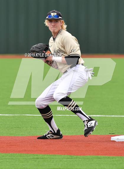Thumbnail 3 in Gunter vs Palmer (UIL 3A Region 2 Area Playoff) photogallery.