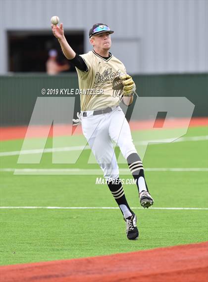 Thumbnail 3 in Gunter vs Palmer (UIL 3A Region 2 Area Playoff) photogallery.