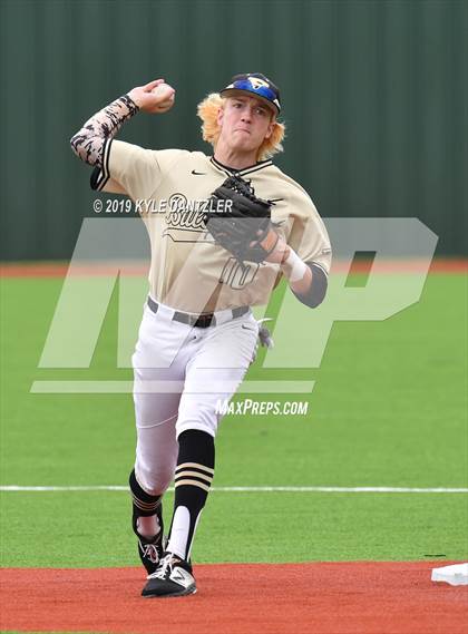 Thumbnail 2 in Gunter vs Palmer (UIL 3A Region 2 Area Playoff) photogallery.