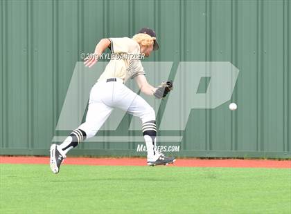 Thumbnail 3 in Gunter vs Palmer (UIL 3A Region 2 Area Playoff) photogallery.