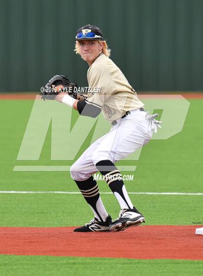 Thumbnail 1 in Gunter vs Palmer (UIL 3A Region 2 Area Playoff) photogallery.