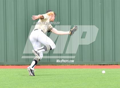 Thumbnail 2 in Gunter vs Palmer (UIL 3A Region 2 Area Playoff) photogallery.