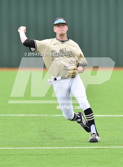 Thumbnail 3 in Gunter vs Palmer (UIL 3A Region 2 Area Playoff) photogallery.