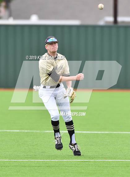 Thumbnail 2 in Gunter vs Palmer (UIL 3A Region 2 Area Playoff) photogallery.
