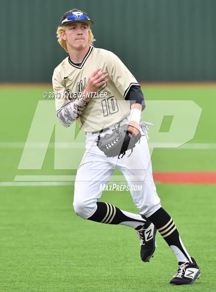 Thumbnail 2 in Gunter vs Palmer (UIL 3A Region 2 Area Playoff) photogallery.