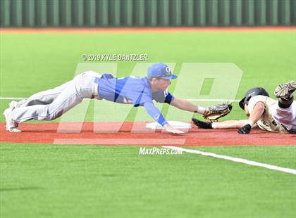 Thumbnail 1 in Gunter vs Palmer (UIL 3A Region 2 Area Playoff) photogallery.