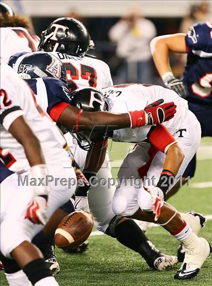 Thumbnail 1 in Allen vs. Trinity (5A Division 1 Region 1 Area Playoffs) photogallery.