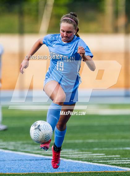 Thumbnail 2 in Robinson @ Yorktown (VHSL Class 6 State Quarterfinal) photogallery.