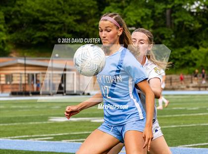 Thumbnail 3 in Robinson @ Yorktown (VHSL Class 6 State Quarterfinal) photogallery.