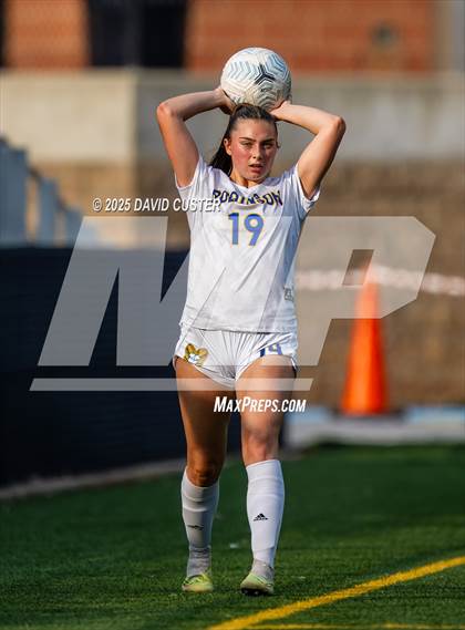 Thumbnail 3 in Robinson @ Yorktown (VHSL Class 6 State Quarterfinal) photogallery.