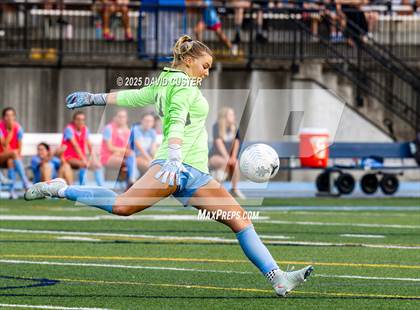 Thumbnail 1 in Robinson @ Yorktown (VHSL Class 6 State Quarterfinal) photogallery.