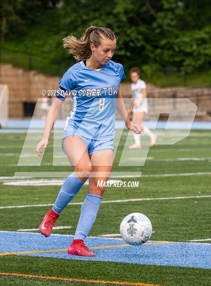 Thumbnail 3 in Robinson @ Yorktown (VHSL Class 6 State Quarterfinal) photogallery.