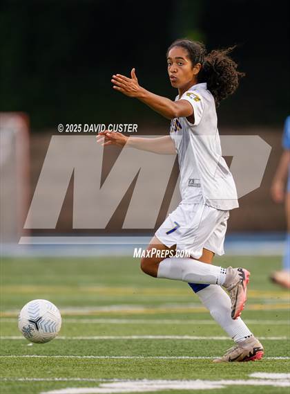 Thumbnail 3 in Robinson @ Yorktown (VHSL Class 6 State Quarterfinal) photogallery.