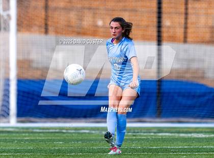 Thumbnail 3 in Robinson @ Yorktown (VHSL Class 6 State Quarterfinal) photogallery.