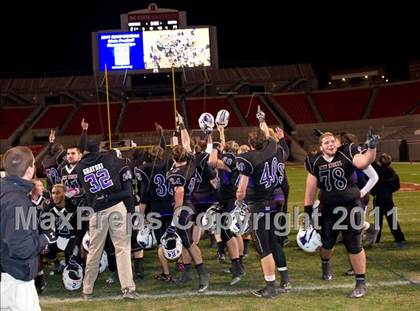 Thumbnail 3 in West Stokes vs. Kinston (NCHSAA 2AA State Final) photogallery.