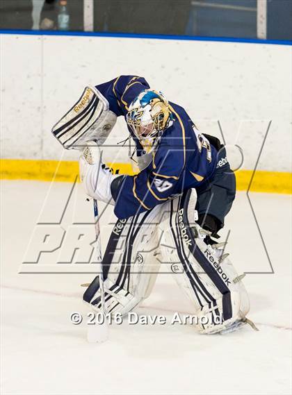 Thumbnail 3 in Malden Catholic @ Boston College High photogallery.