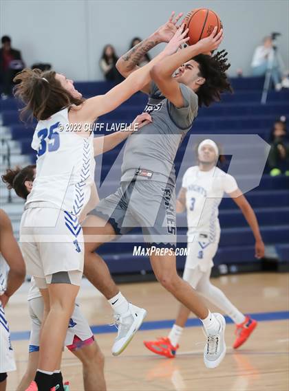 Thumbnail 3 in Forsyth Country Day vs Peninsula Catholic (Lowcountry Roundball Classic) photogallery.