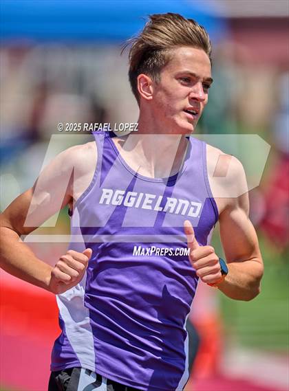 Thumbnail 1 in Lake Houston Conquerors Invitational (800M) photogallery.