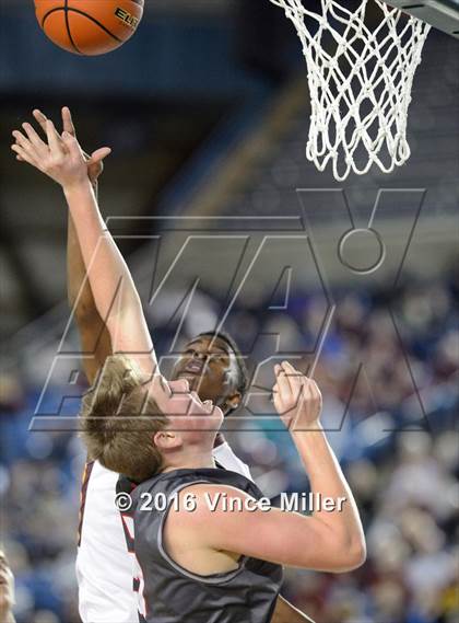 Thumbnail 1 in O'Dea vs. Stanwood (WIAA 3A Quarterfinal)  photogallery.