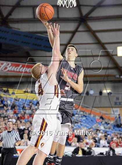 Thumbnail 3 in O'Dea vs. Stanwood (WIAA 3A Quarterfinal)  photogallery.