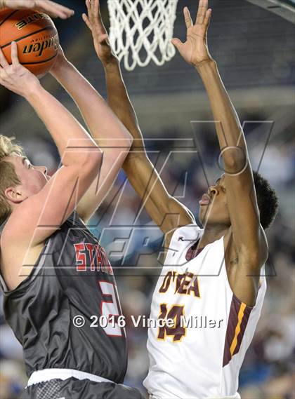 Thumbnail 1 in O'Dea vs. Stanwood (WIAA 3A Quarterfinal)  photogallery.