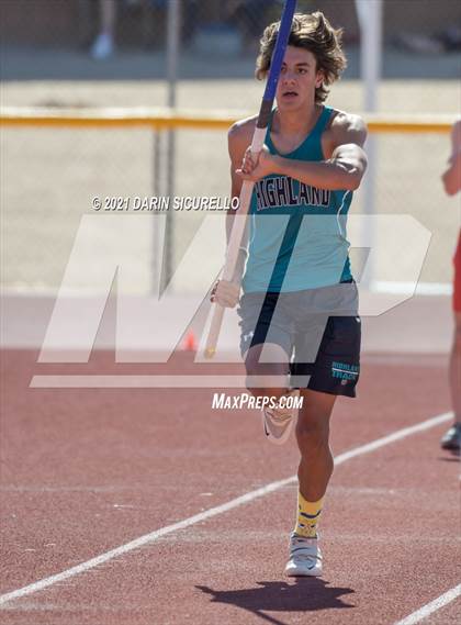 Thumbnail 3 in AIA Track & Field Championships (Boys Pole Vault DIV 1) photogallery.