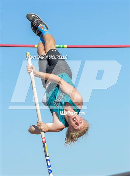 Thumbnail 3 in AIA Track & Field Championships (Boys Pole Vault DIV 1) photogallery.