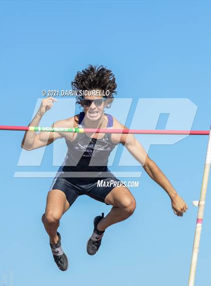 Thumbnail 3 in AIA Track & Field Championships (Boys Pole Vault DIV 1) photogallery.