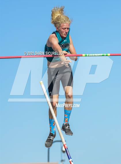 Thumbnail 1 in AIA Track & Field Championships (Boys Pole Vault DIV 1) photogallery.