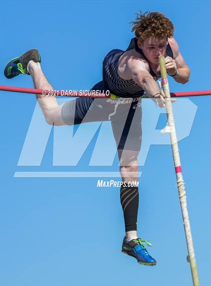 Thumbnail 2 in AIA Track & Field Championships (Boys Pole Vault DIV 1) photogallery.