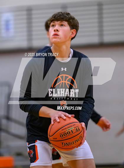 Thumbnail 2 in Cheyenne Wells vs. Elkhart photogallery.