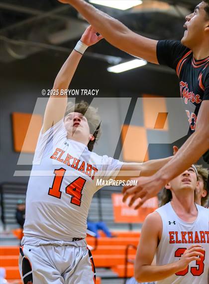 Thumbnail 3 in Cheyenne Wells vs. Elkhart photogallery.