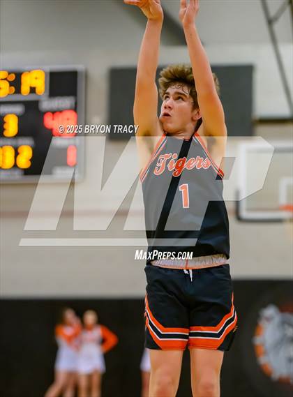 Thumbnail 3 in Cheyenne Wells vs. Elkhart photogallery.