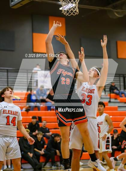 Thumbnail 2 in Cheyenne Wells vs. Elkhart photogallery.