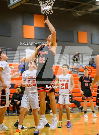 Thumbnail 3 in Cheyenne Wells vs. Elkhart photogallery.