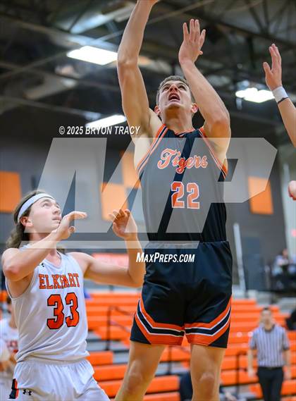 Thumbnail 3 in Cheyenne Wells vs. Elkhart photogallery.