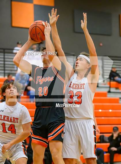 Thumbnail 3 in Cheyenne Wells vs. Elkhart photogallery.