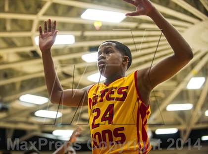 Thumbnail 1 in Yates vs. Lincoln (Spalding Hoophall Classic) photogallery.