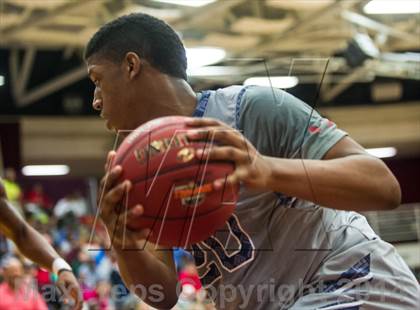 Thumbnail 1 in Yates vs. Lincoln (Spalding Hoophall Classic) photogallery.