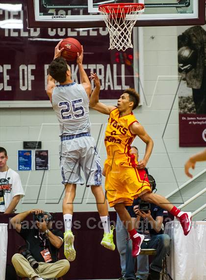 Thumbnail 3 in Yates vs. Lincoln (Spalding Hoophall Classic) photogallery.
