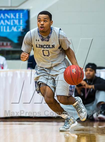 Thumbnail 3 in Yates vs. Lincoln (Spalding Hoophall Classic) photogallery.